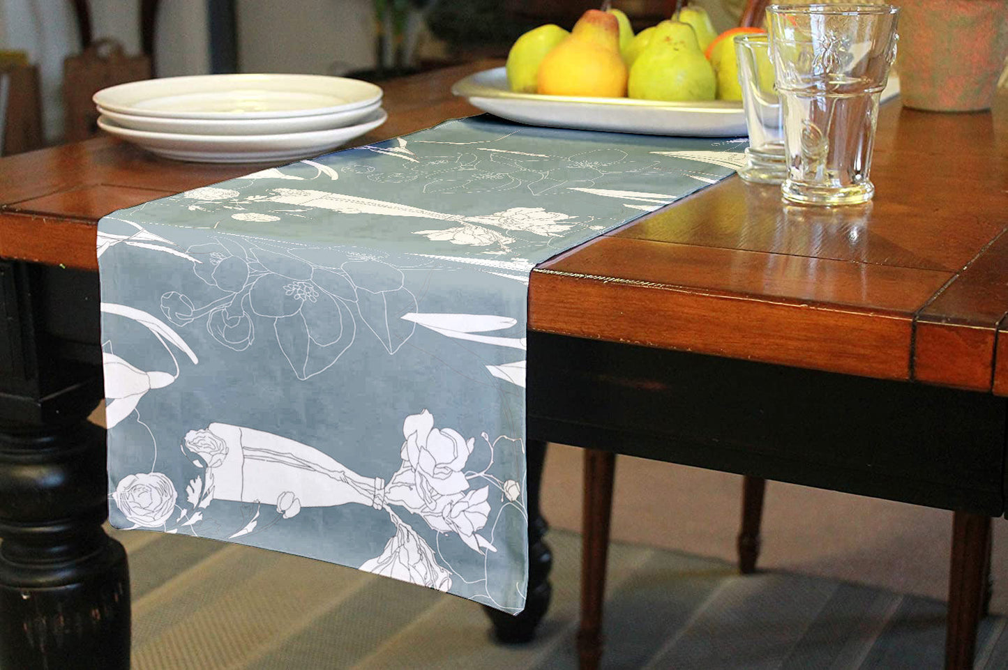 clover table runner